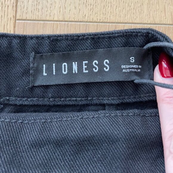 NWT Lioness Lola Mini Skirt Black Denim Size Small - Picture 4 of 7